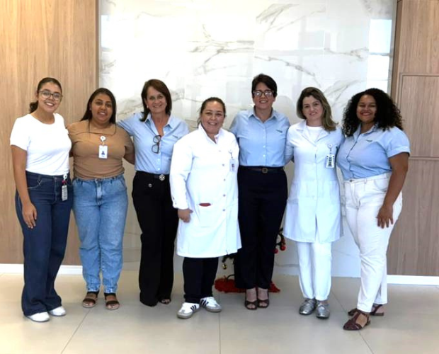 Sicoob Credivass doa livros para pacientes infantis do Hospital Oncol�gico Samuel Lib�nio